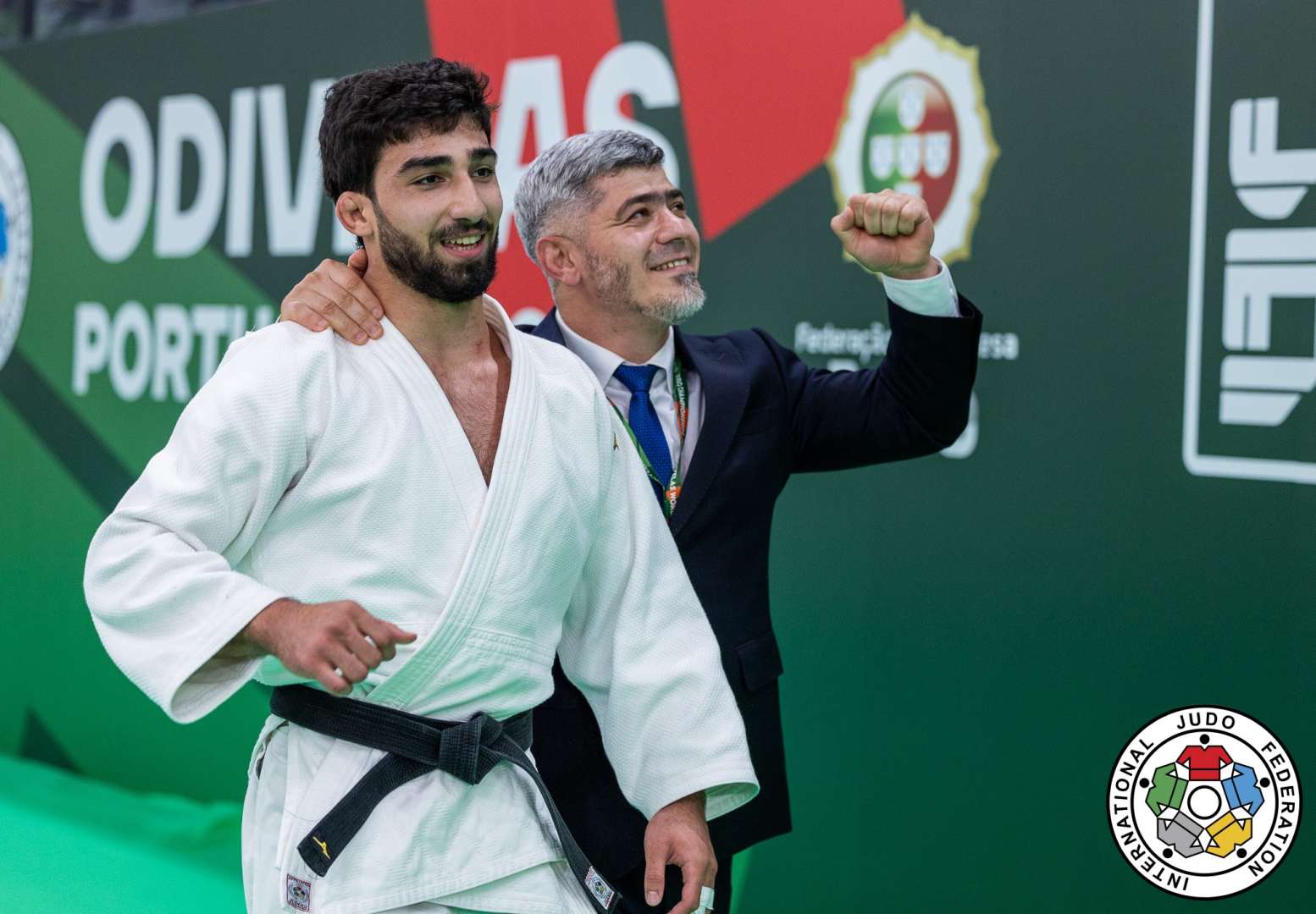 445_20231005_juniorworlds_ijf_odivelas_73kg_final_aze_galandarzade_usa_yonezuka_c_gs_coach aze